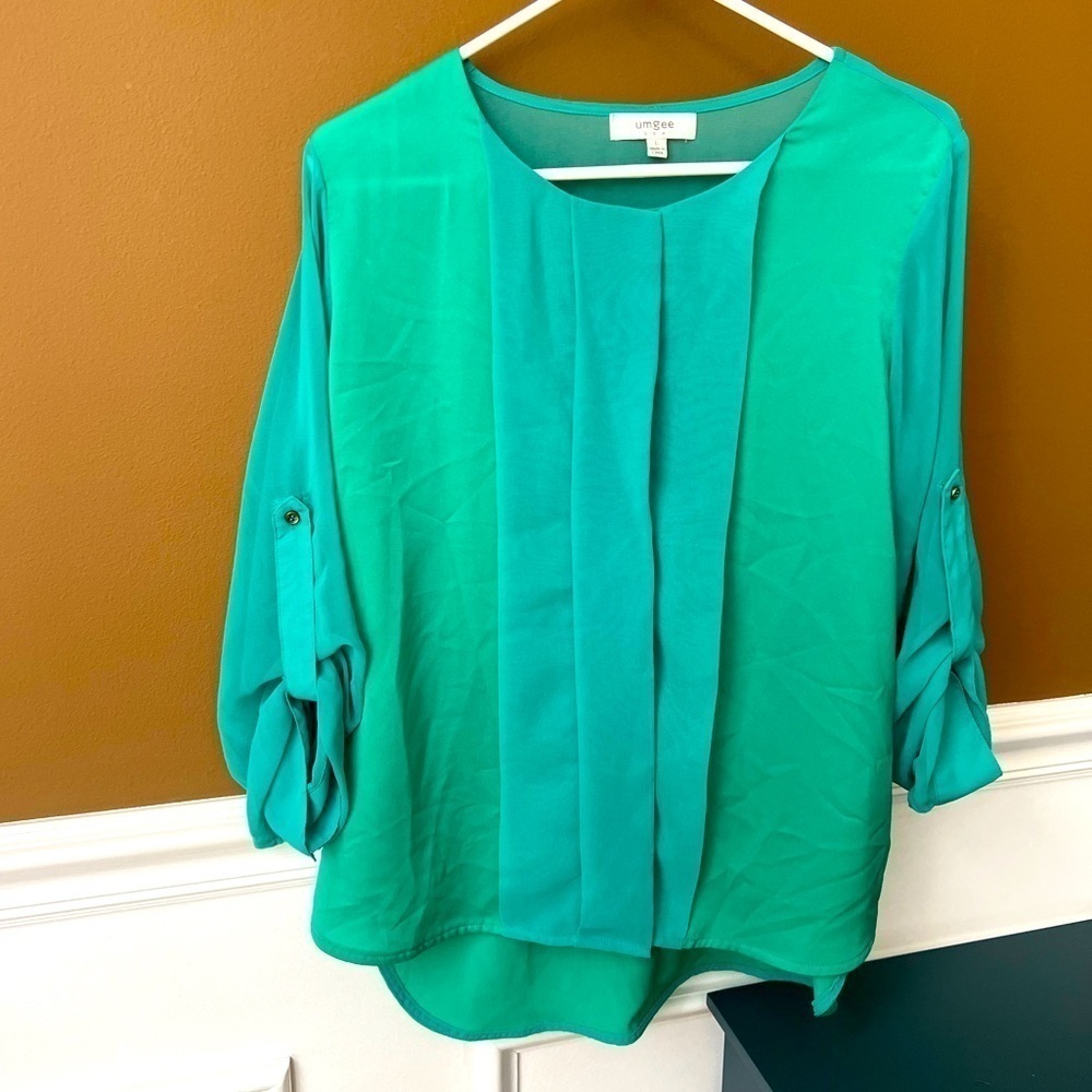 UMGEE Women’s Green Flowy Sheer Blouse Size Large Feminine Whimsical Career